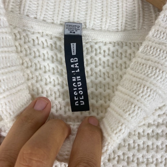 Design lab knit sweater with black detail. Women’s size medium. - Picture 6 of 12